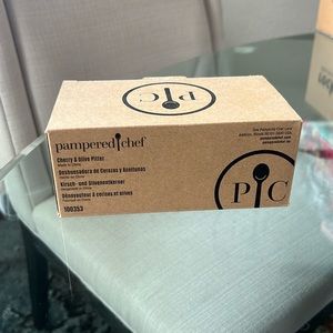 Pampered Chef Cherry and Olive Pitter